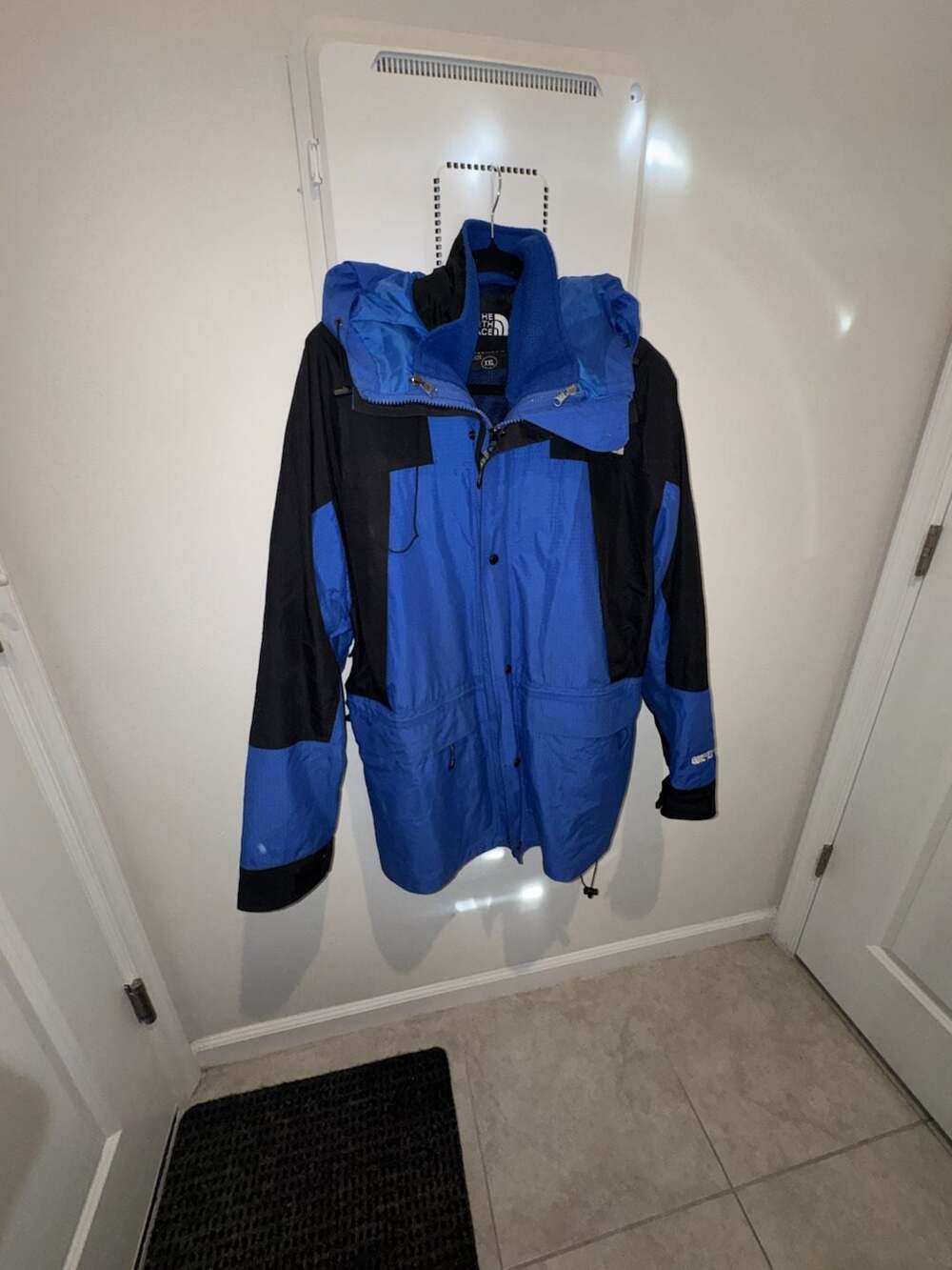 The North Face Vintage Gore-Tex Mountain Jacket Waterproof Hooded Parka